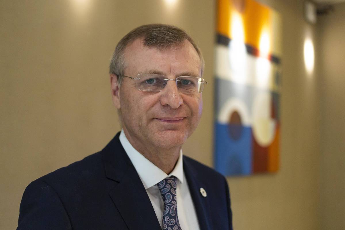 Plenário aprova moção de apoio ao médico infectologista Clóvis Arns 