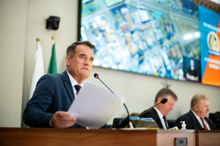 Vereadores acatam venda de lote público no Campo Comprido