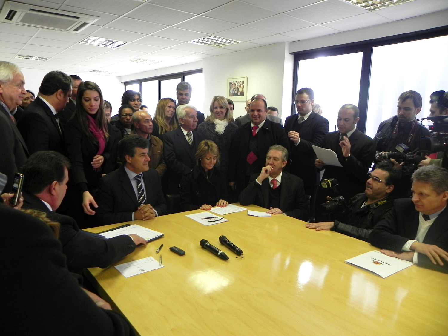 Vereadores acompanham assinatura de convênios 