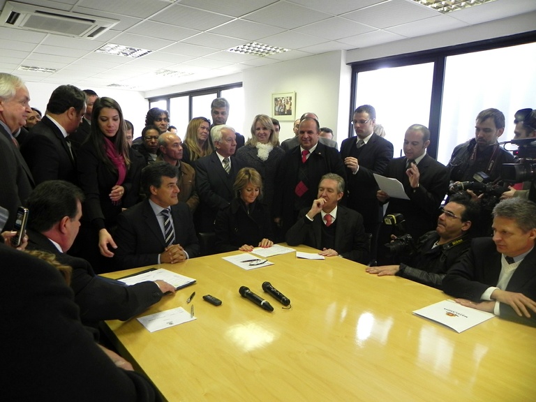 Vereadores acompanham assinatura de convênios 