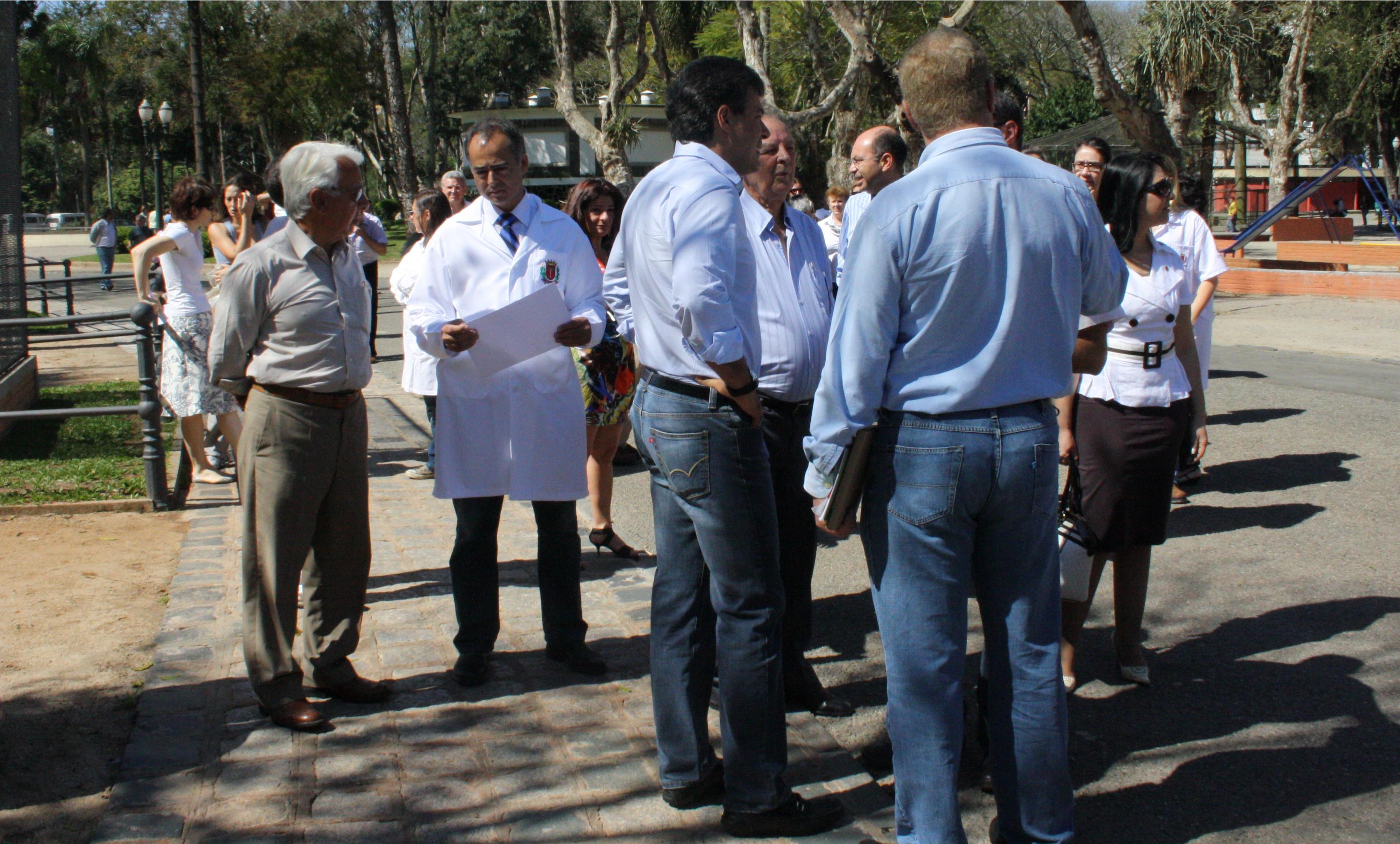 Vereadores acompanham entrega de obras no Passeio Público 