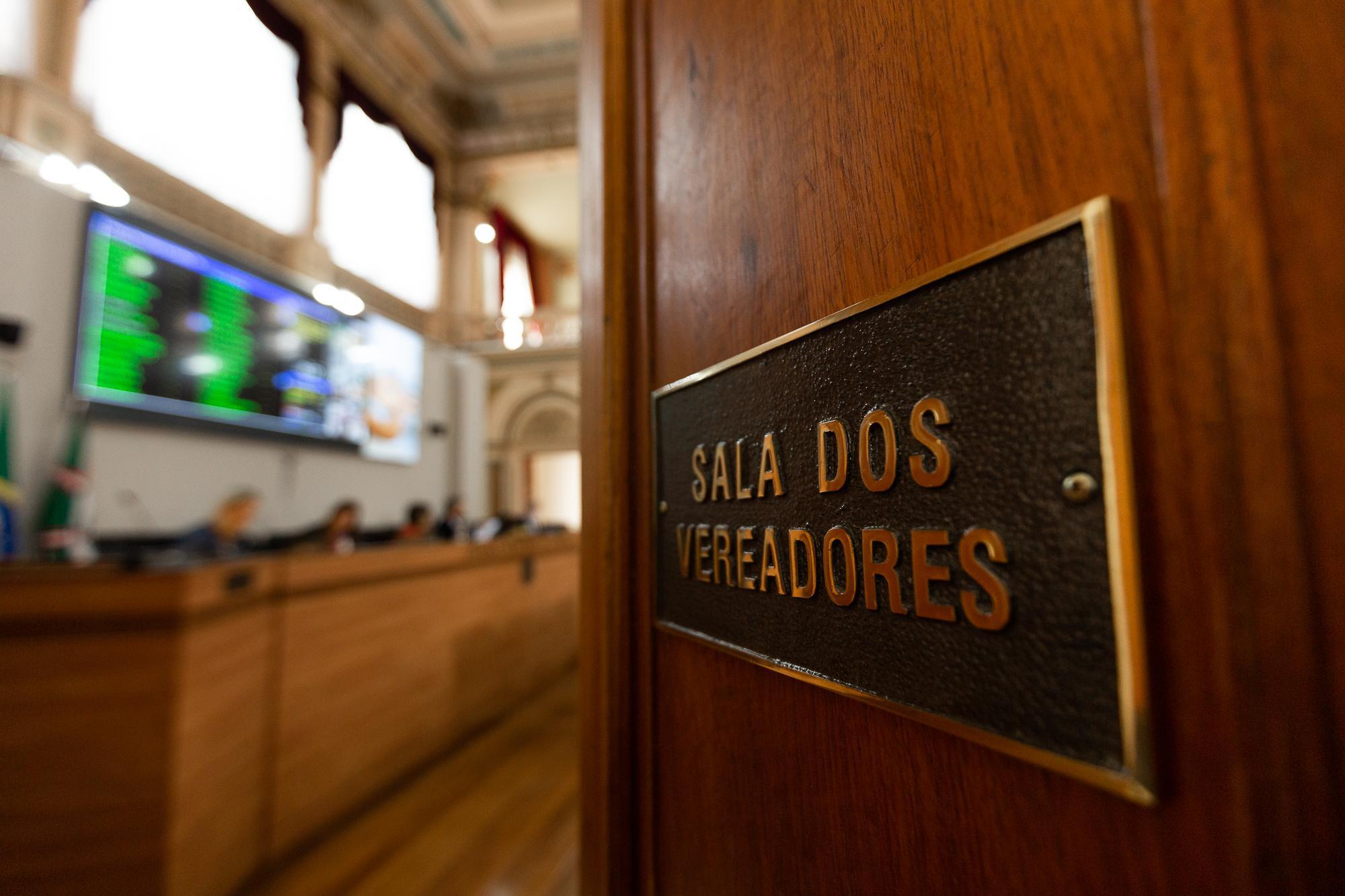 Vereadores adiam votação do sinal  sonoro obrigatório em elevadores 