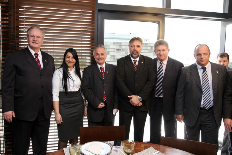 Vereadores almoçam com Pessuti 