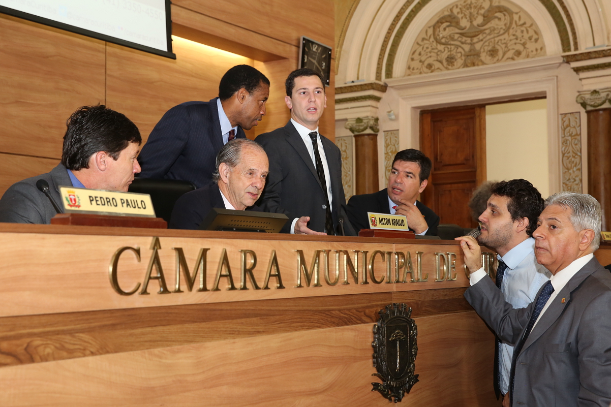 Vereadores aprovam 529 alterações ao orçamento de Curitiba