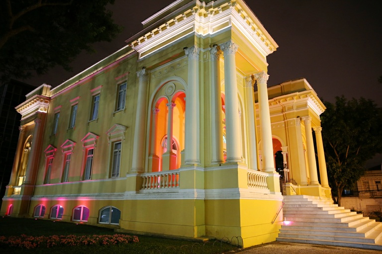 Vereadores aprovam inclusão do Outubro Rosa no calendário oficial