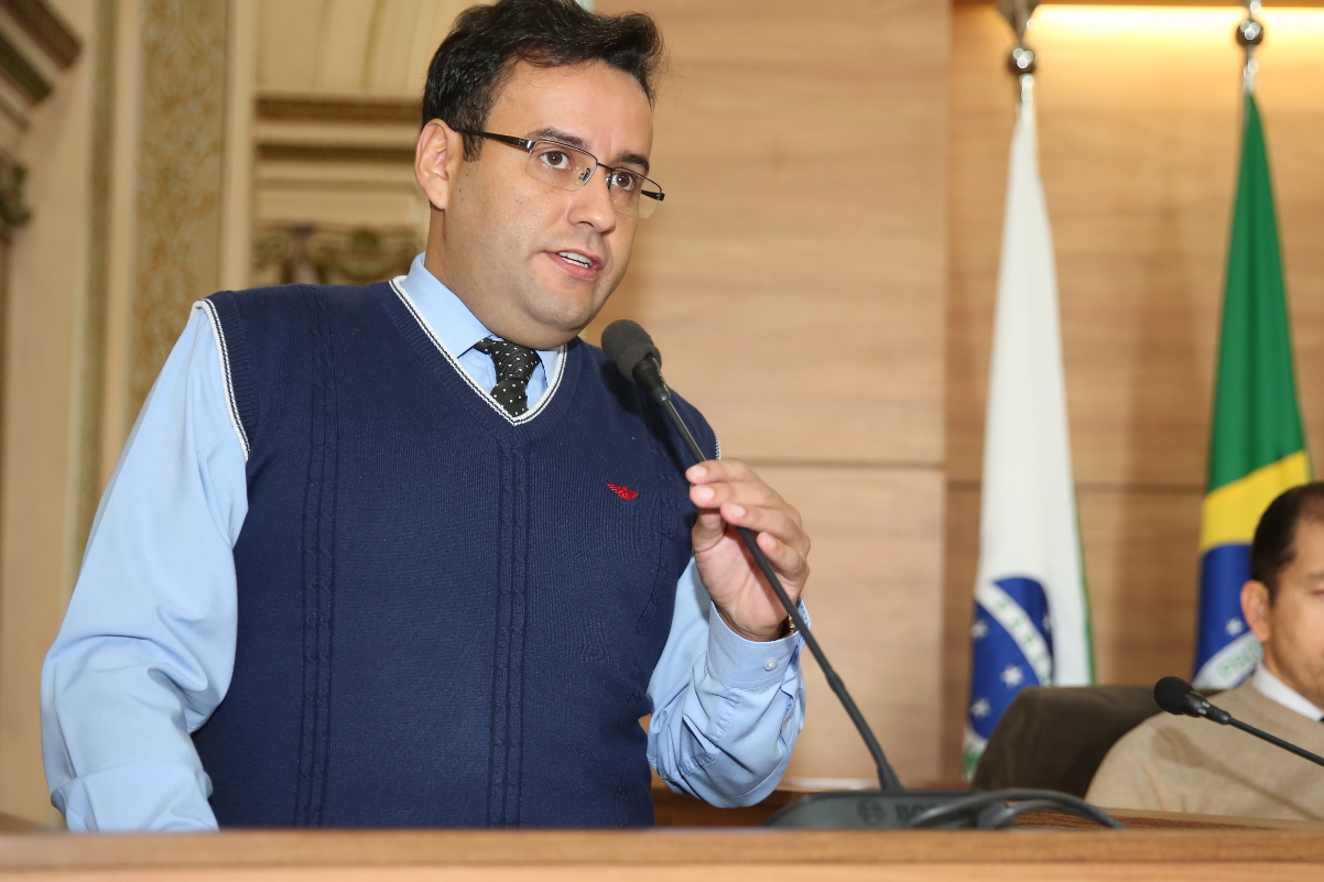 Vereadores aprovam moção de repúdio à peça "Porno Gospel"