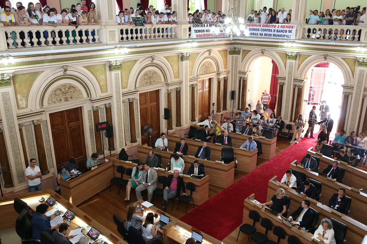 Vereadores aprovam novo plano de carreira para o magistério