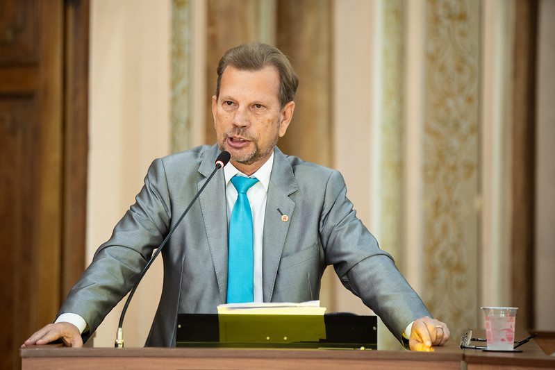 Vereadores aprovam projeto para ampliar construção de calçadas em Curitiba