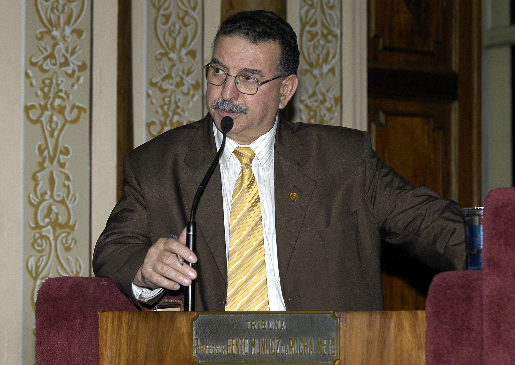 Vereadores aprovam título a militar 