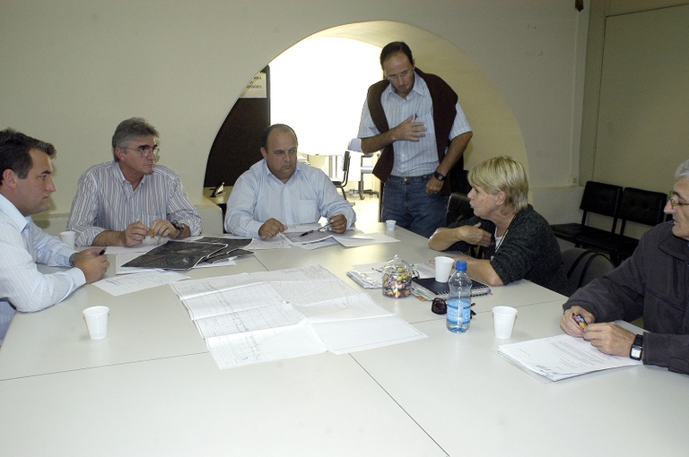 Vereadores buscam solução para bairro 