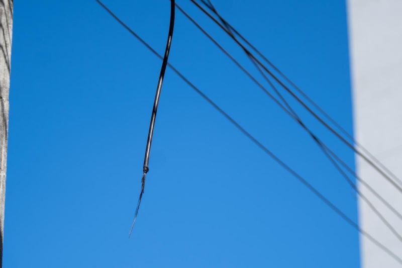 Vereadores cobram medidas contra fiação rompida em Curitiba