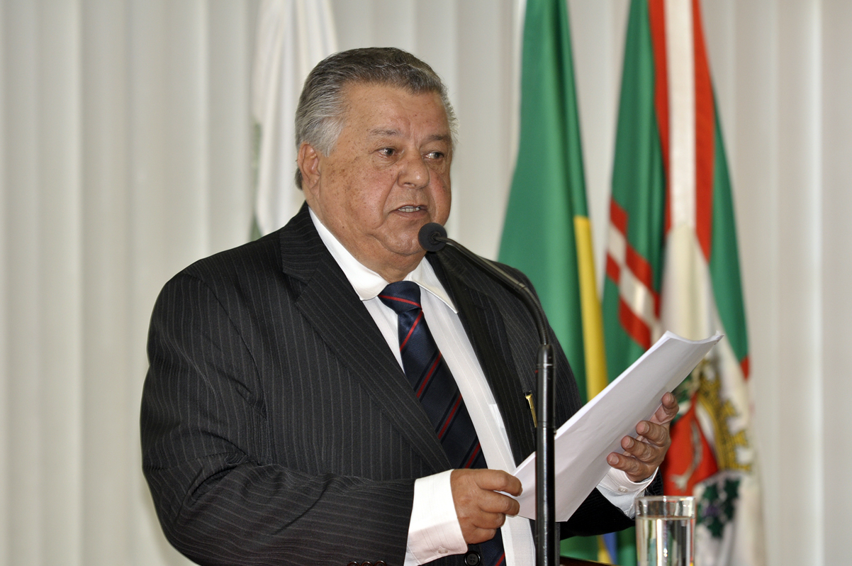 Vereadores cobram rapidez na liberação das licenças de táxi 