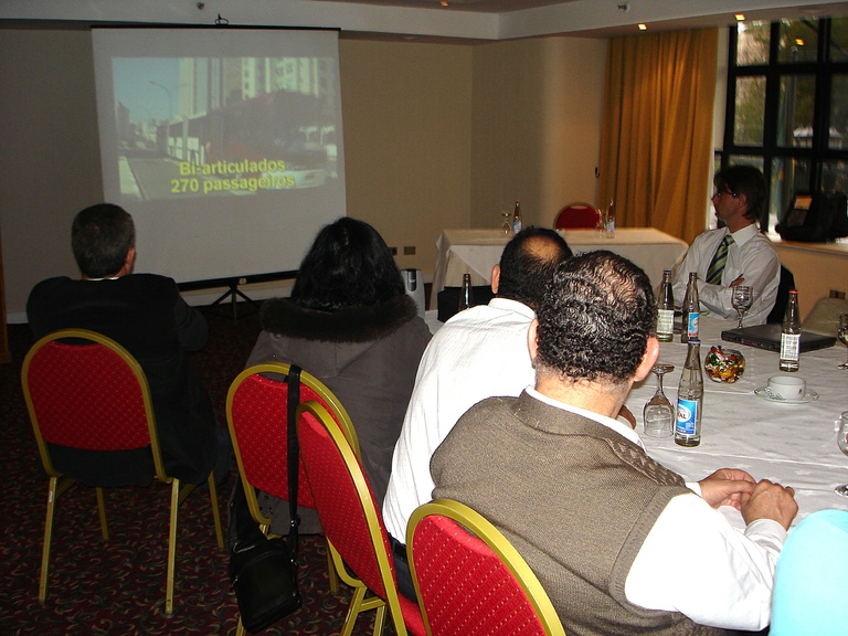 Vereadores conhecem sistema de transporte de Santiago 