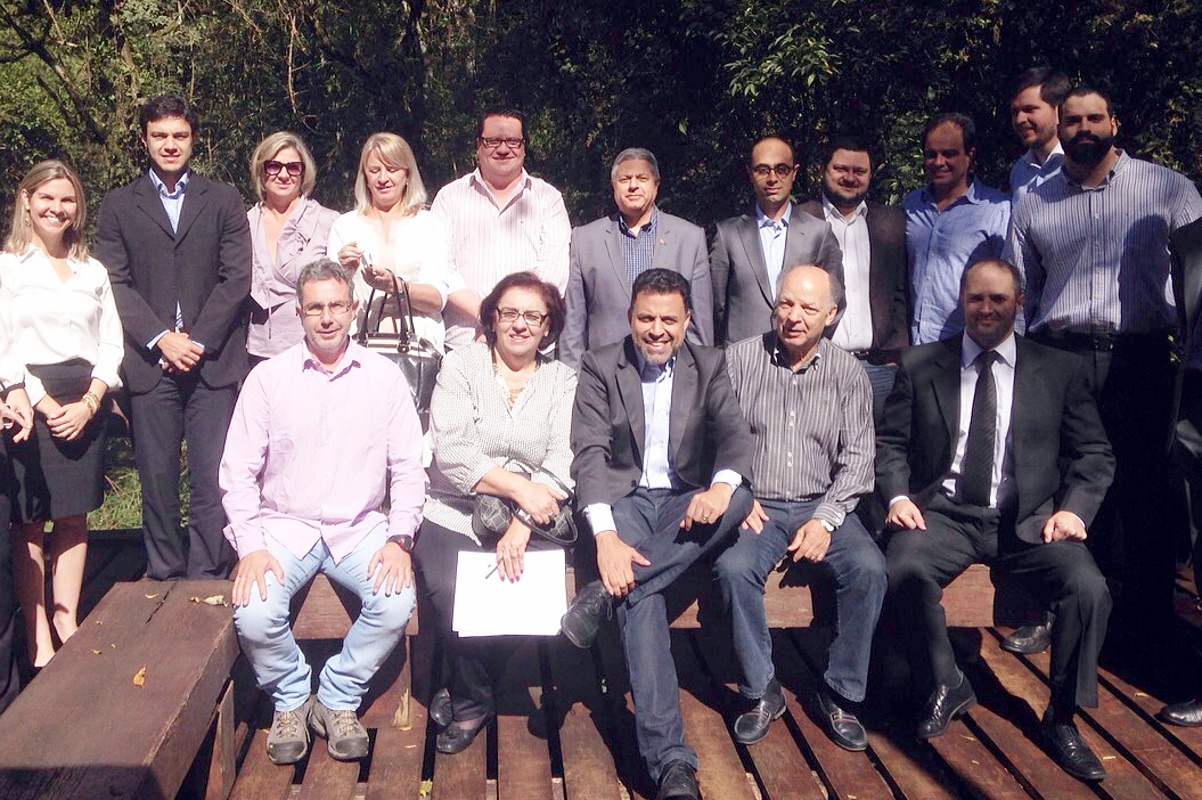 Vereadores conversam com equipe pautada para resolver lixo urbano