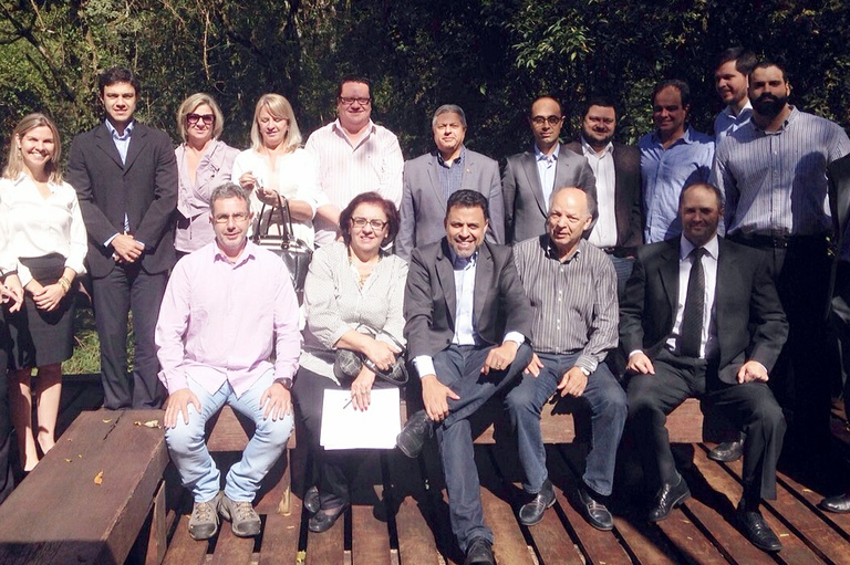 Vereadores conversam com equipe pautada para resolver lixo urbano