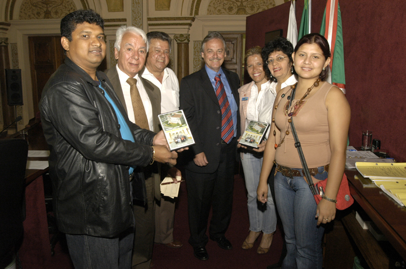 Vereadores da Venezuela participam de sessão 