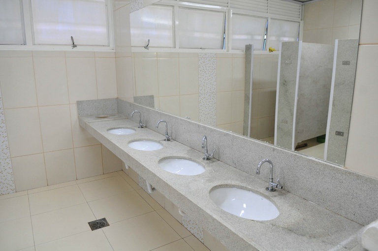 Proposta instalação de banheiros gratuitos e inclusivos