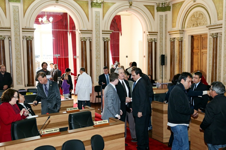 Vereadores de Curitiba debatem resultado das eleições