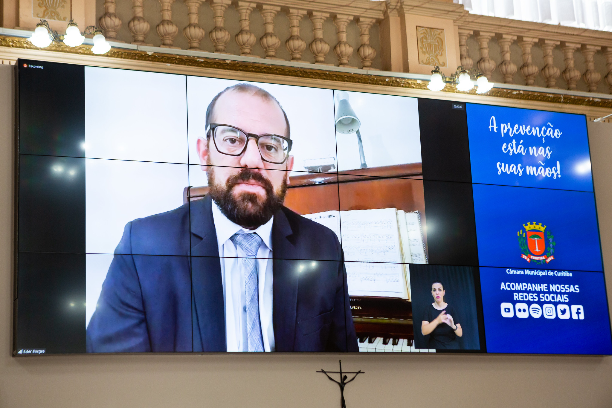 Vereadores de Curitiba endossam pedido de estudo sobre tratamento precoce