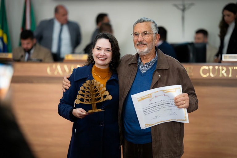 Vereadores homenageiam professor Zanette por preservação das araucárias