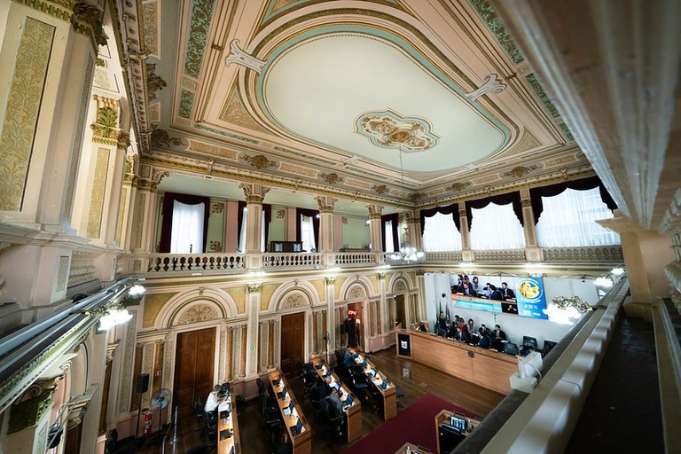 Vereadores de Curitiba repercutem greve na rede municipal de ensino