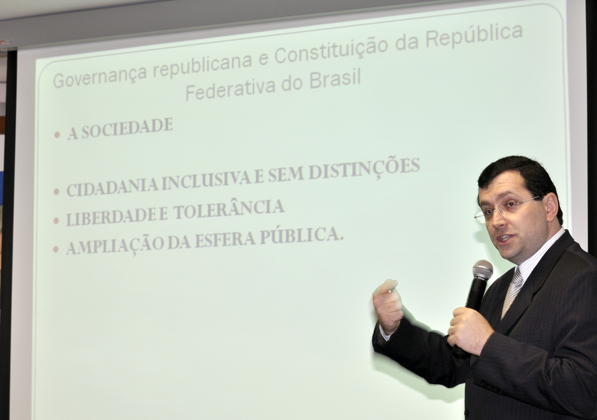 Vereadores debatem ação legislativa 