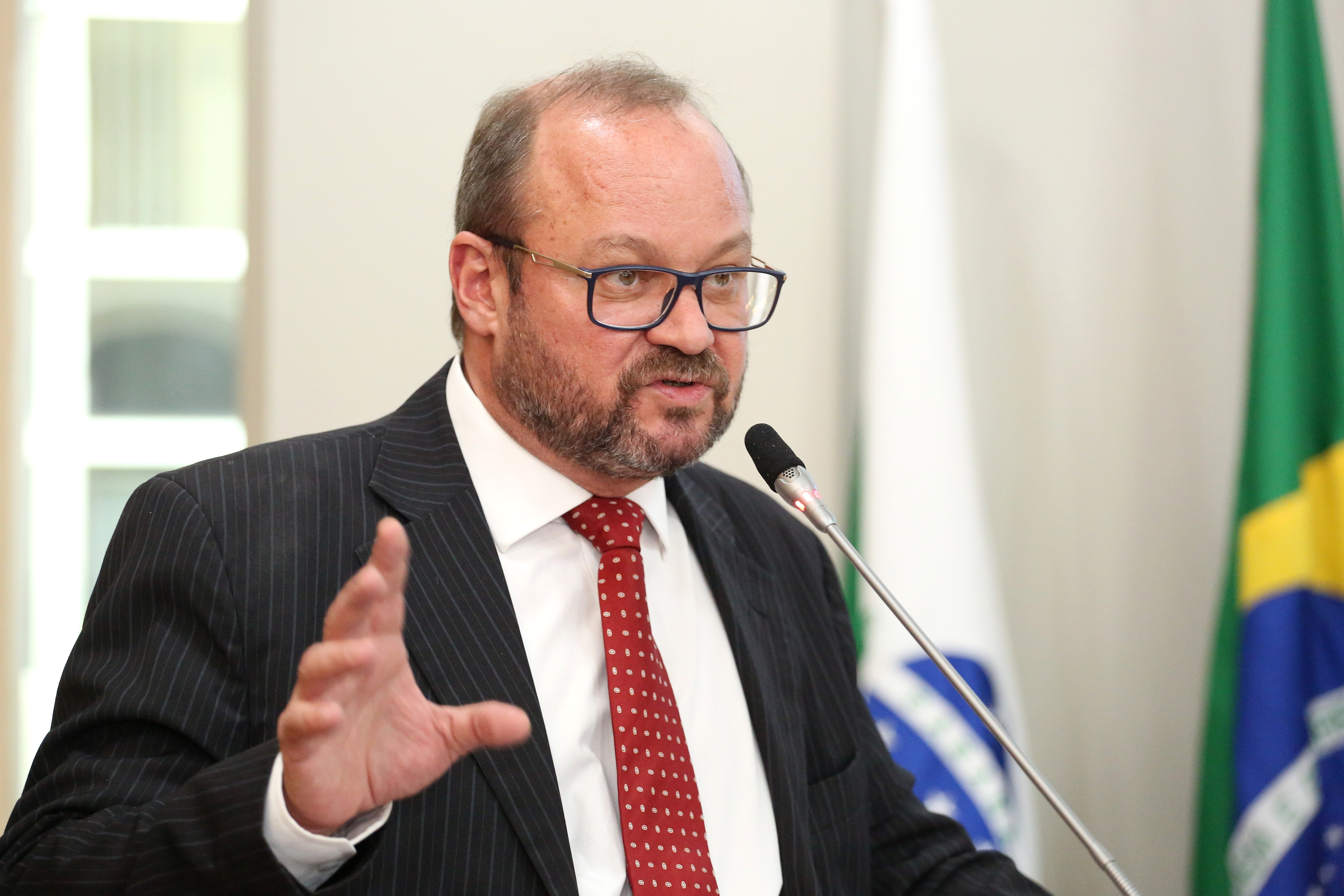 Vereadores debatem edital da prefeitura para creches credenciadas