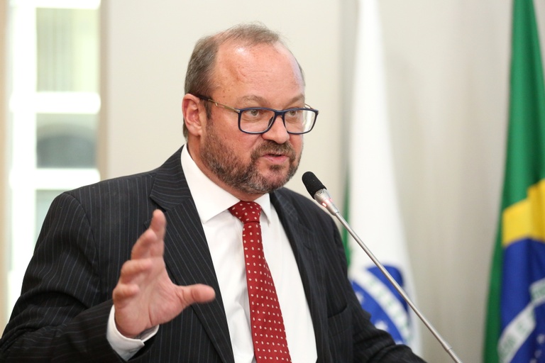 Vereadores debatem edital da prefeitura para creches credenciadas