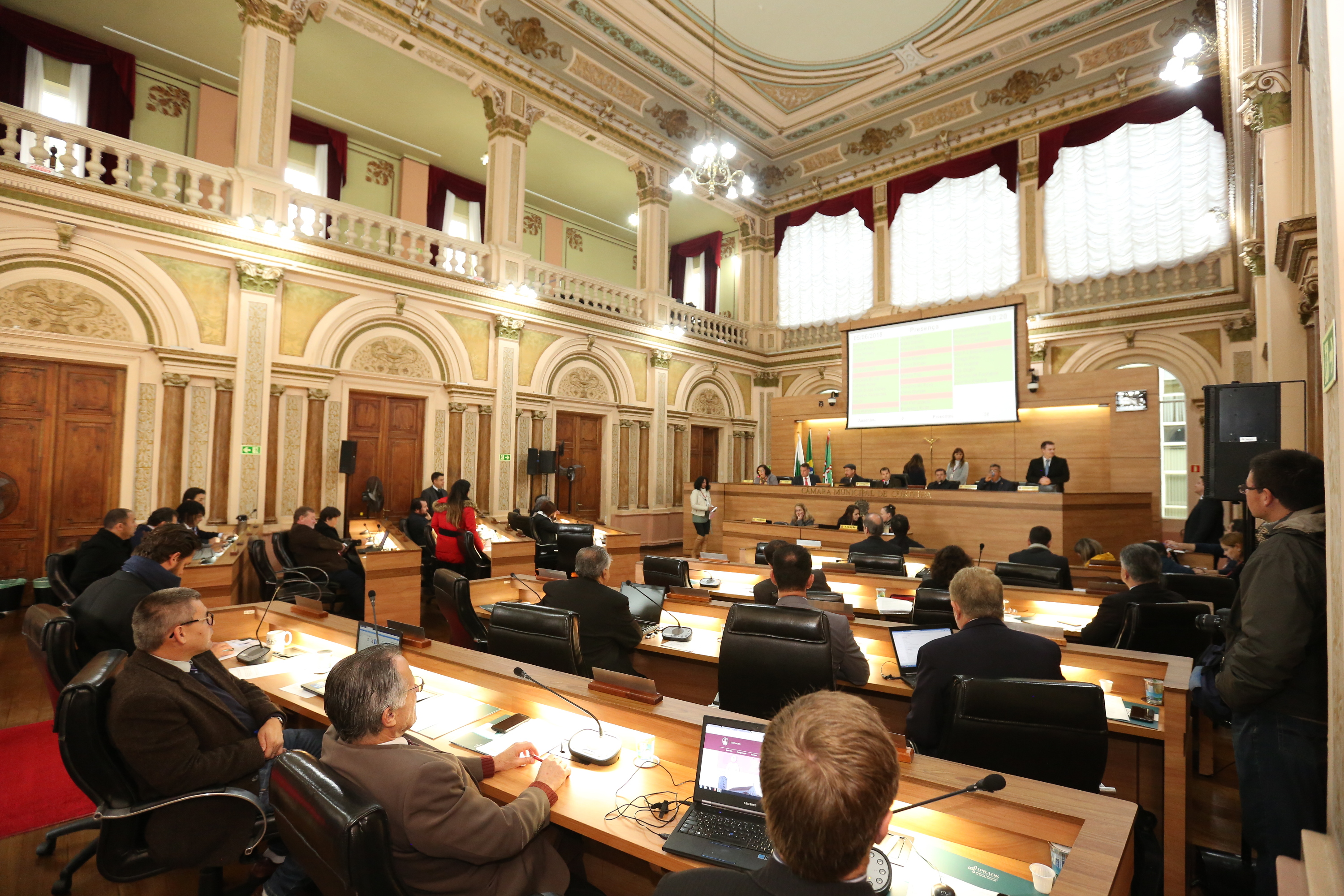Vereadores debatem estrutura e  investimentos na educação