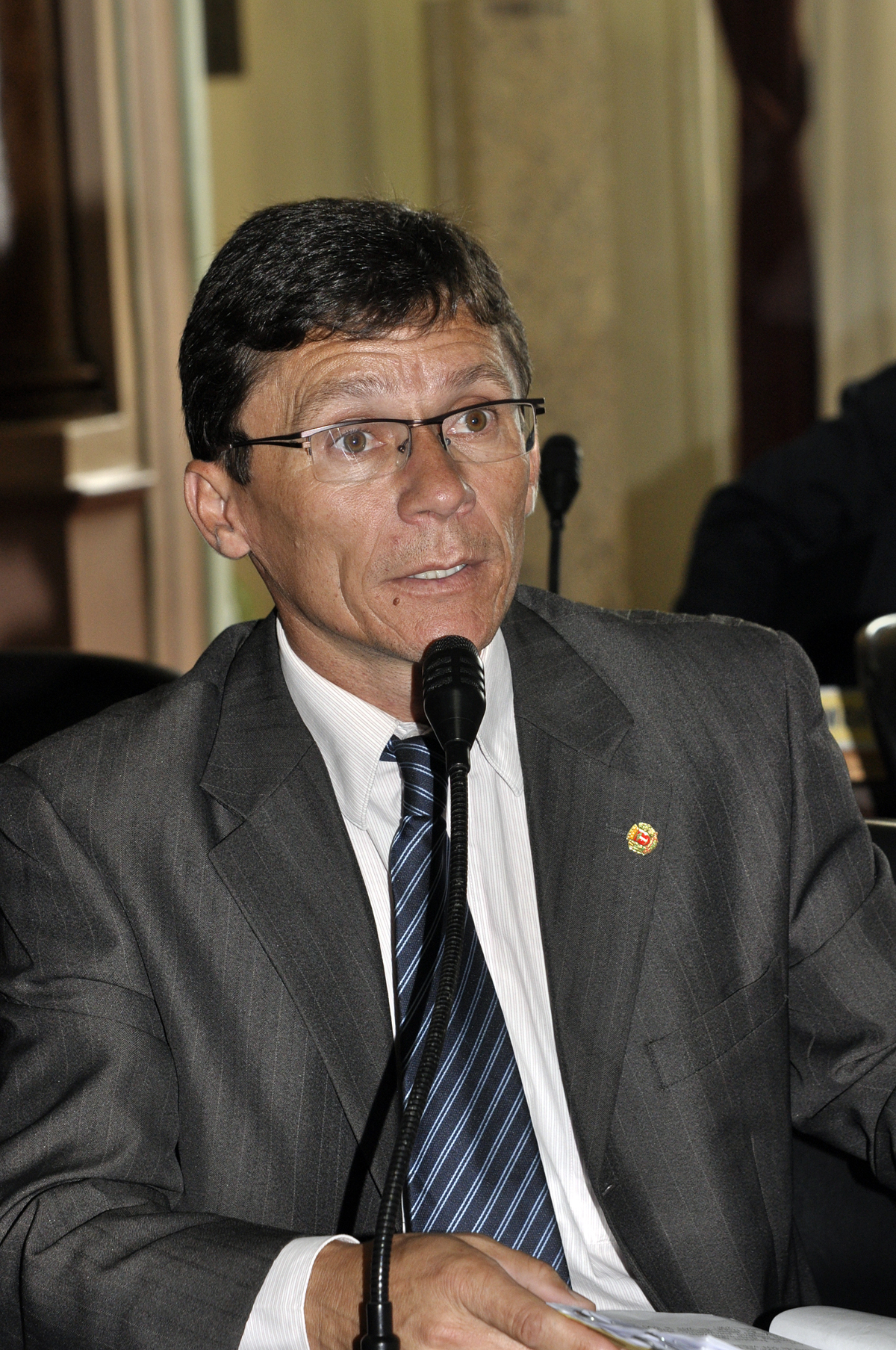 Vereadores e população cobram concessionária