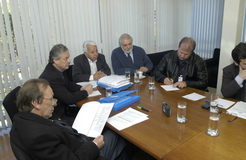 Vereadores e Prefeitura debatem projeto do transporte 