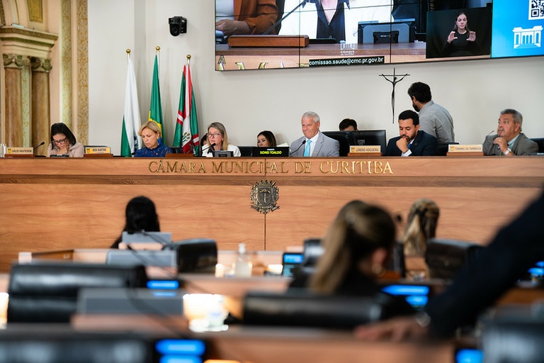 Vereadores e secretária da Saúde debatem serviços do SUS de Curitiba