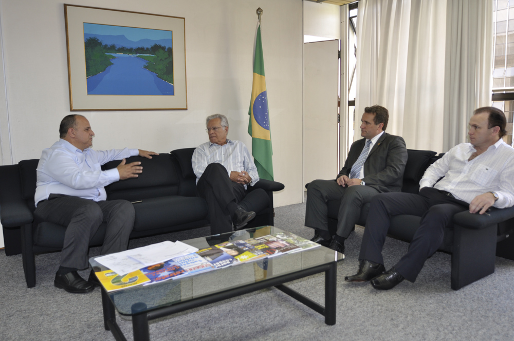 Vereadores entregam plano de sinalização da Nicola Pellanda 