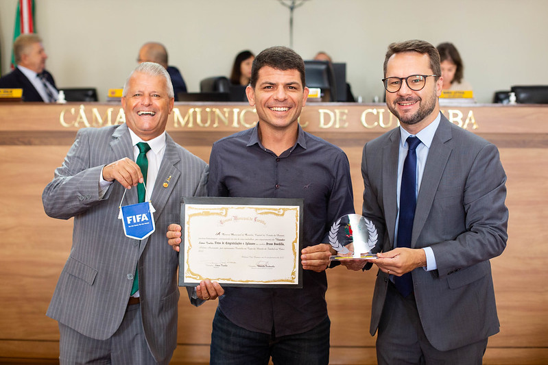 Vereadores homenageiam destaques do esporte e do direito
