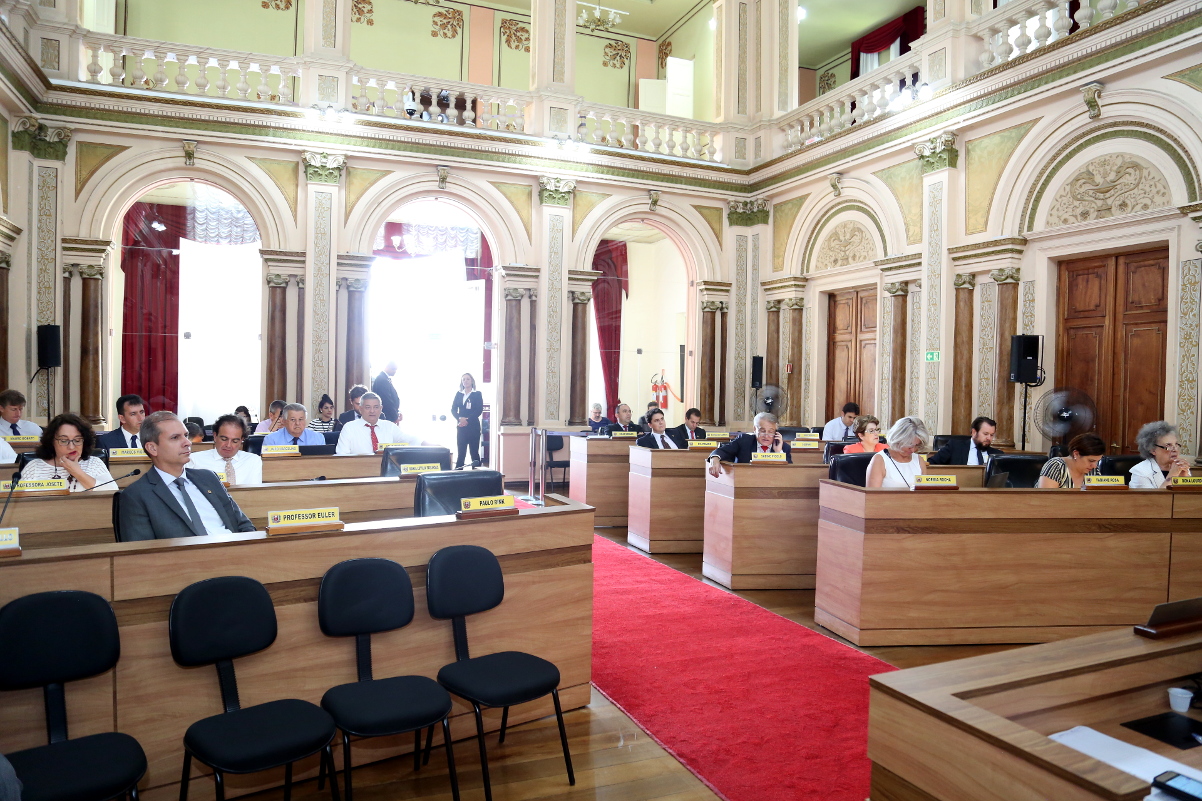 Vereadores intervém e mutuários da Cohab terão prazo maior para acordo