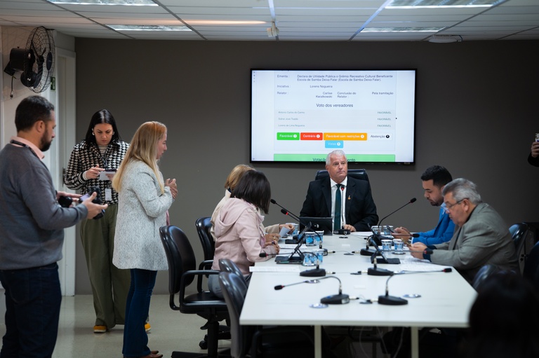 Vereadores já podem votar projeto que proíbe fumar em parquinhos de Curitiba