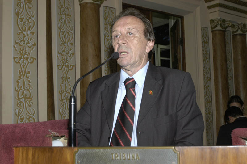 Vereadores mantêm veto parcial de Richa 