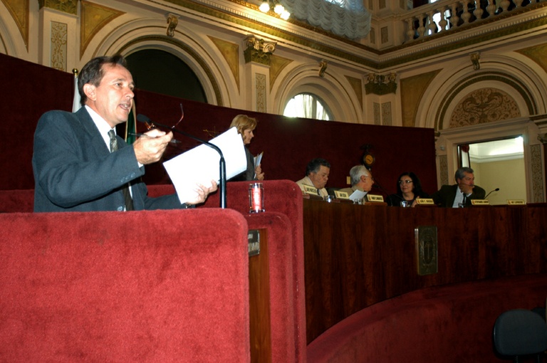 Vereadores mantêm vetos de Beto Richa 