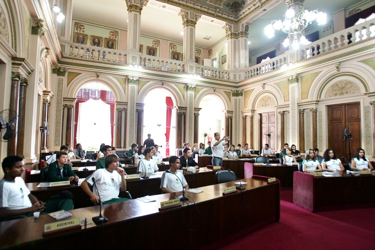 Vereadores mostram trabalho a estudantes  