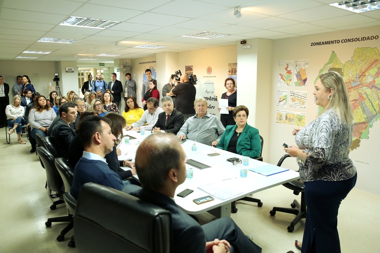 Vereadores ouvem prefeitura e famílias sobre retenção na educação infantil