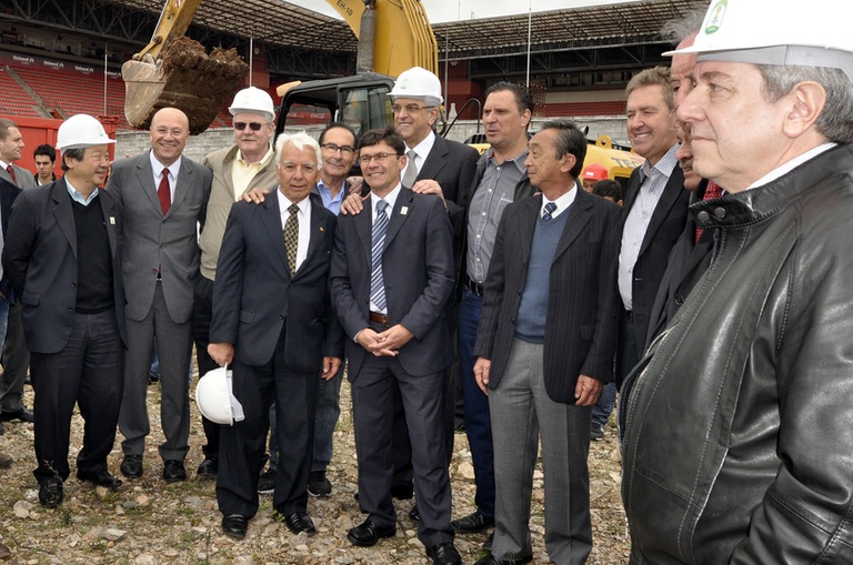 Vereadores participam do início das obras na Arena 
