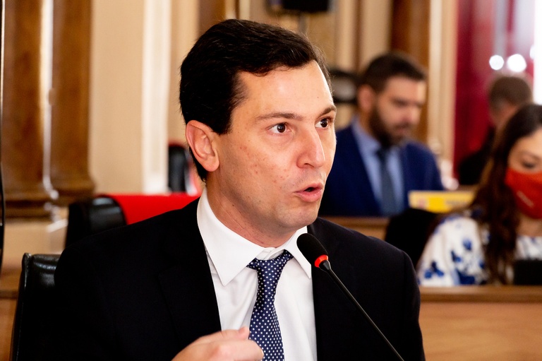 Vereadores pedem desburocratização de alvarás para eventos em Curitiba