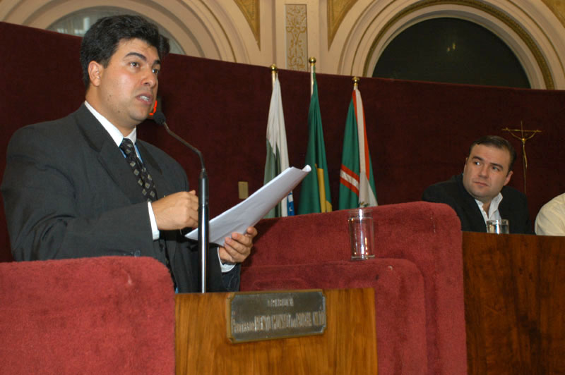 Vereadores pedem informações sobre obras 