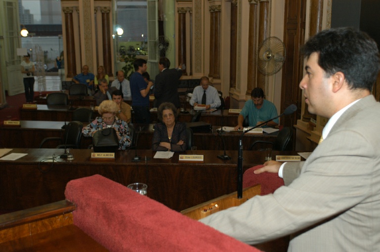 Vereadores pedem informações 