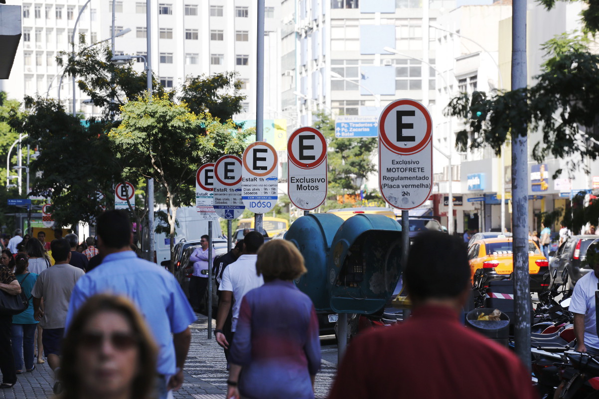 Vereadores pedem obras na sinalização de ruas na capital