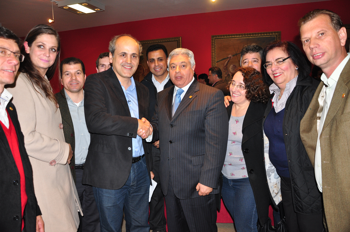 Vereadores prestigiam anúncio da redução da tarifa de ônibus 