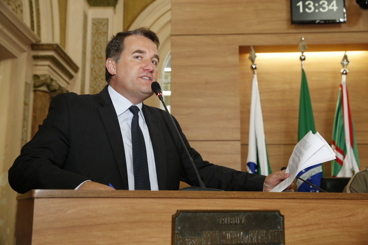 Vereadores propõem uso de espaços públicos por escoteiros