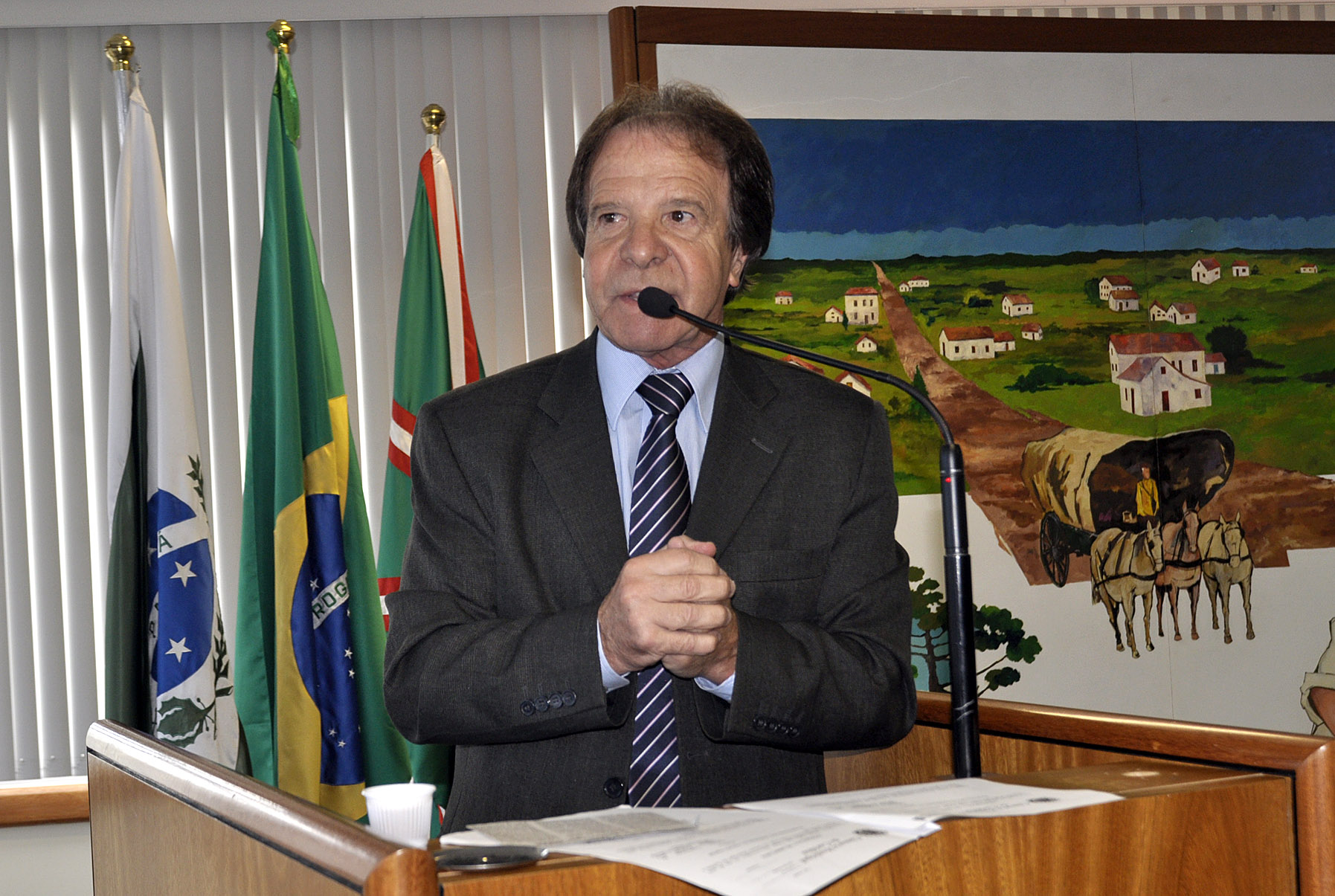 Vereadores querem debater concessões para o serviço de táxi 