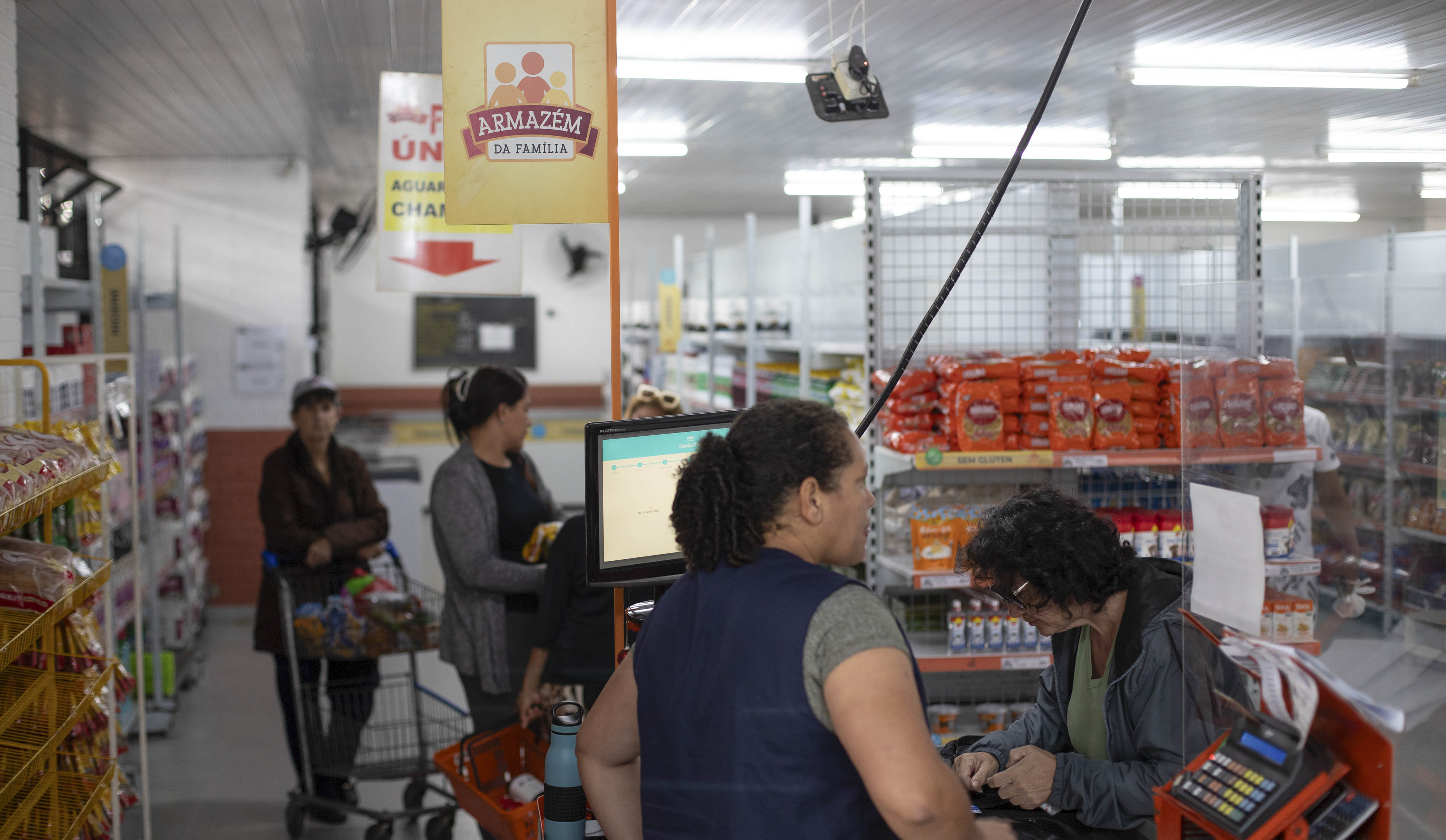 Vereadores querem disciplinar a doação de alimentos à causa animal