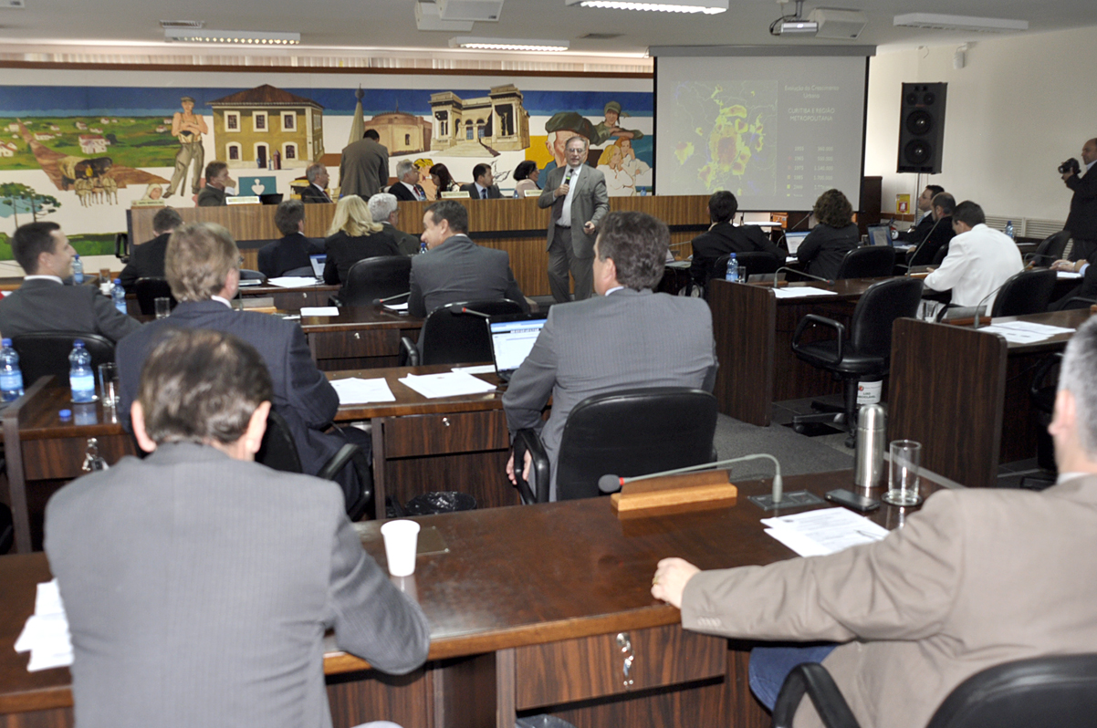 Vereadores questionam secretário a respeito do projeto do Metrô 
